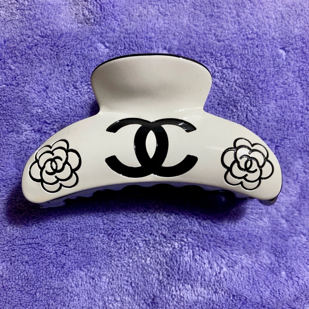 Chanel GWP VIPs Hair Claw 4”